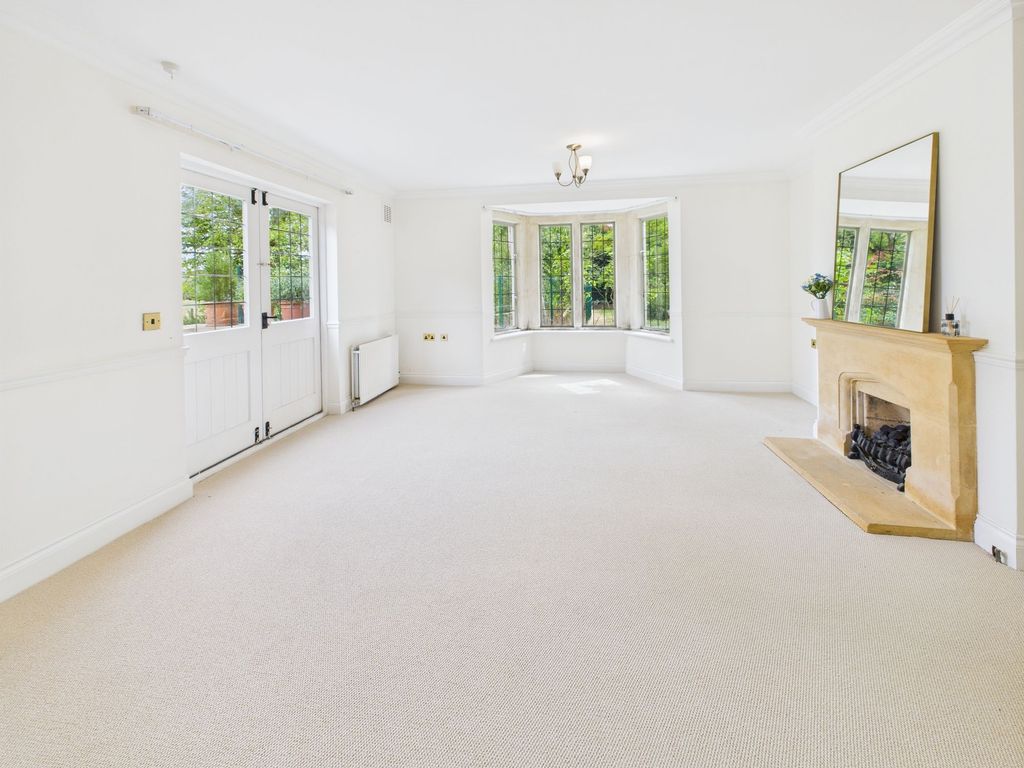 2 bed flat for salePrebendal Court, Station Road, Shipton-Under-Wychwood, Chipping Norton OX7