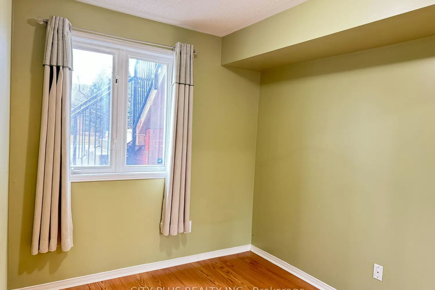 160 Chancery Road 21 photo 4
