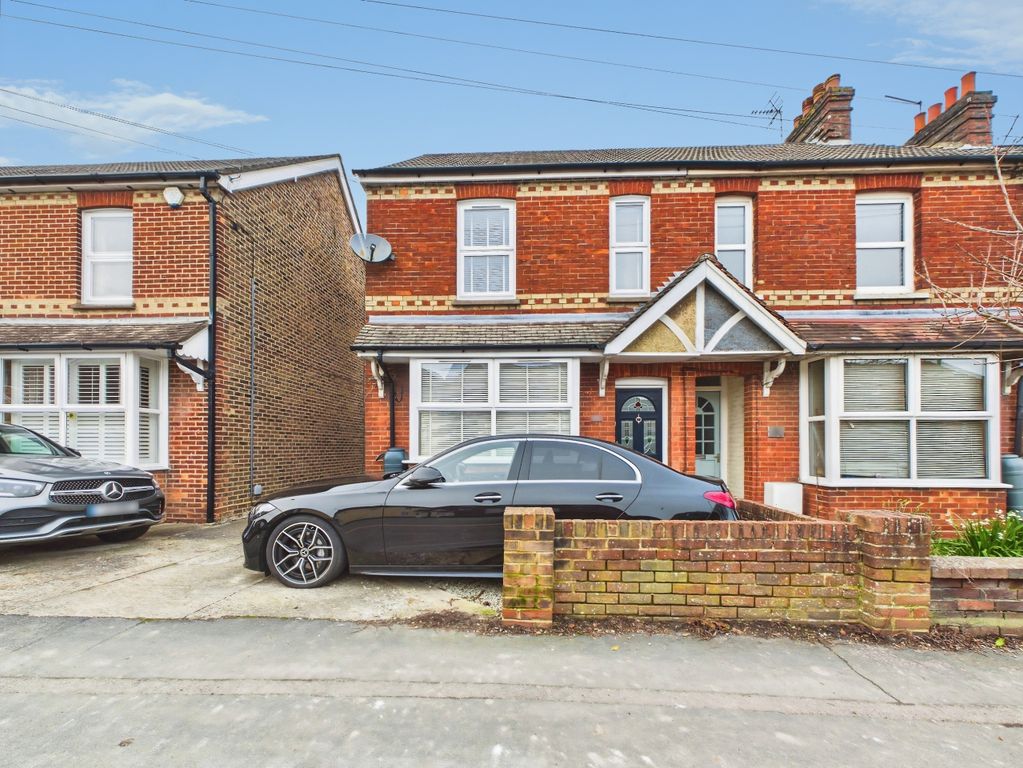 3 bed semi-detached house for saleCrawley Road, Horsham, West Sussex RH12