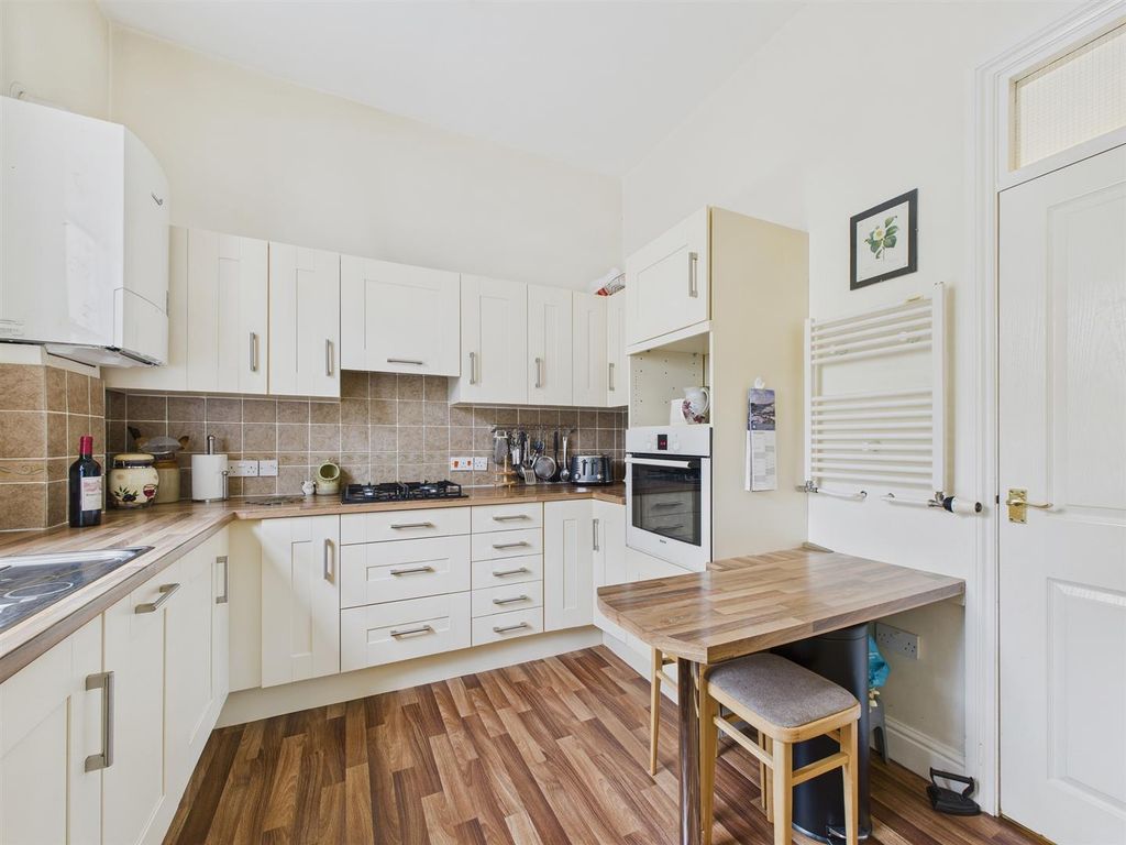 Additional image 4 of 2 bed flat for saleComo Road, Malvern WR14