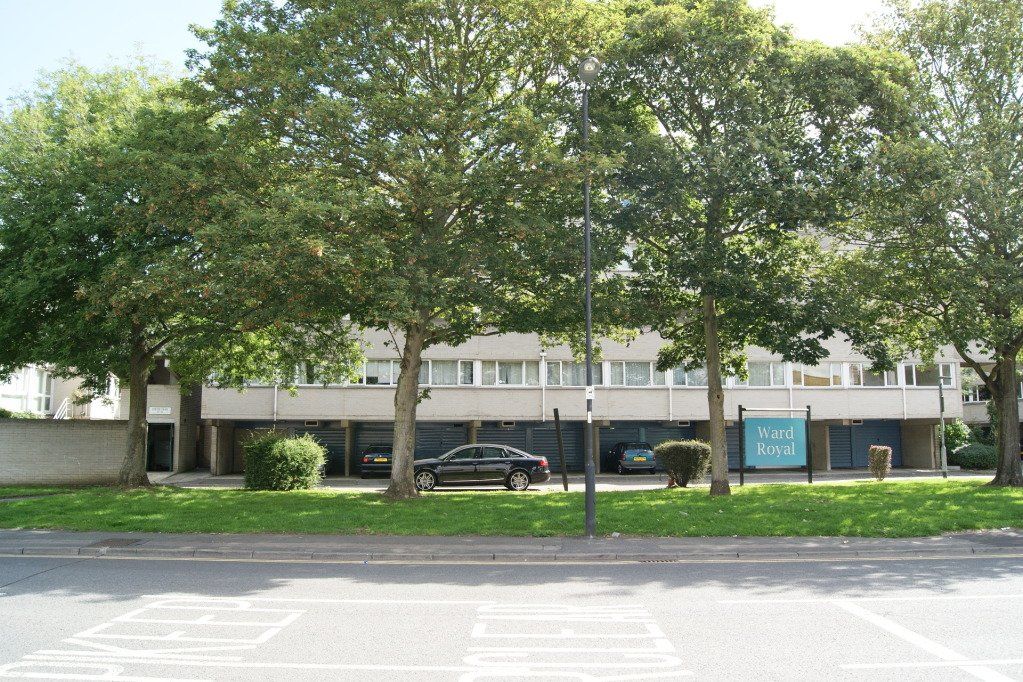 2 bed flat for saleMountbatten Square, Ward Royal, Windsor, Berkshire SL4 photo 2