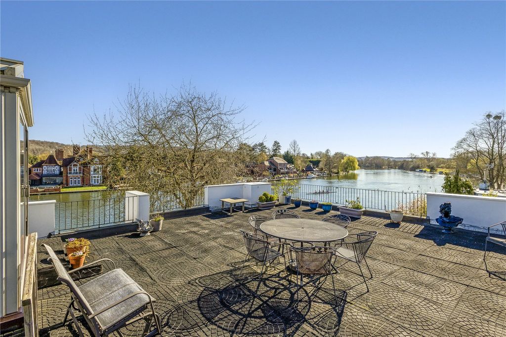 3 bed flat for saleDunstable House, Riverside, Marlow, Buckinghamshire SL7 photo 3