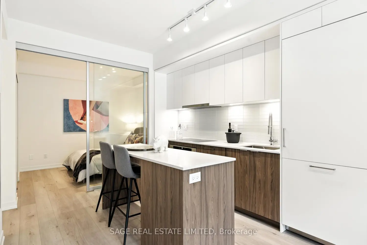 Additional image 3 of 863 St.Clair Avenue 206