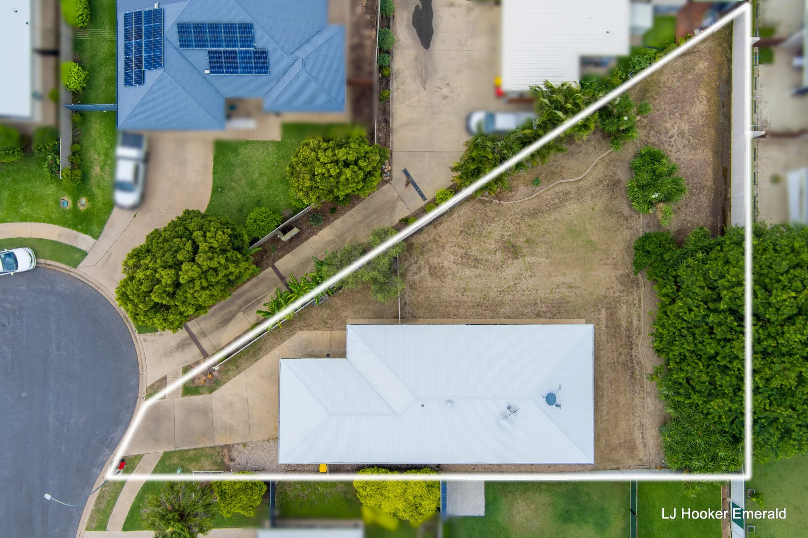 8 Charlton Street, Emerald QLD 4720 photo 3