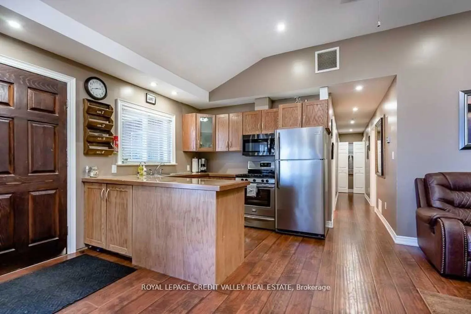230 Robins Point Road photo 3