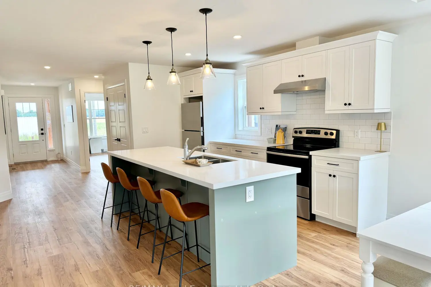 102 Eagle Court photo 3
