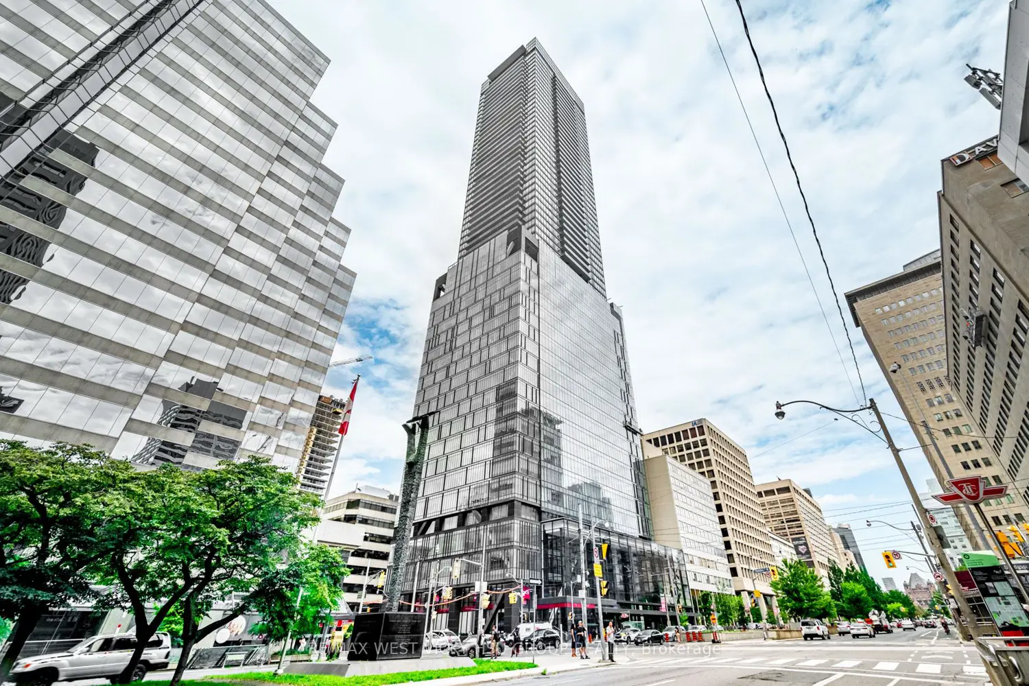 488 University Avenue 5302