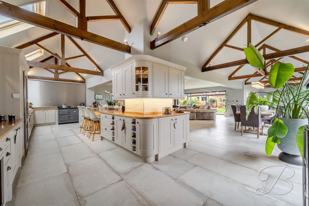 5 bed barn conversion for saleSutton, Retford DN22 photo 2