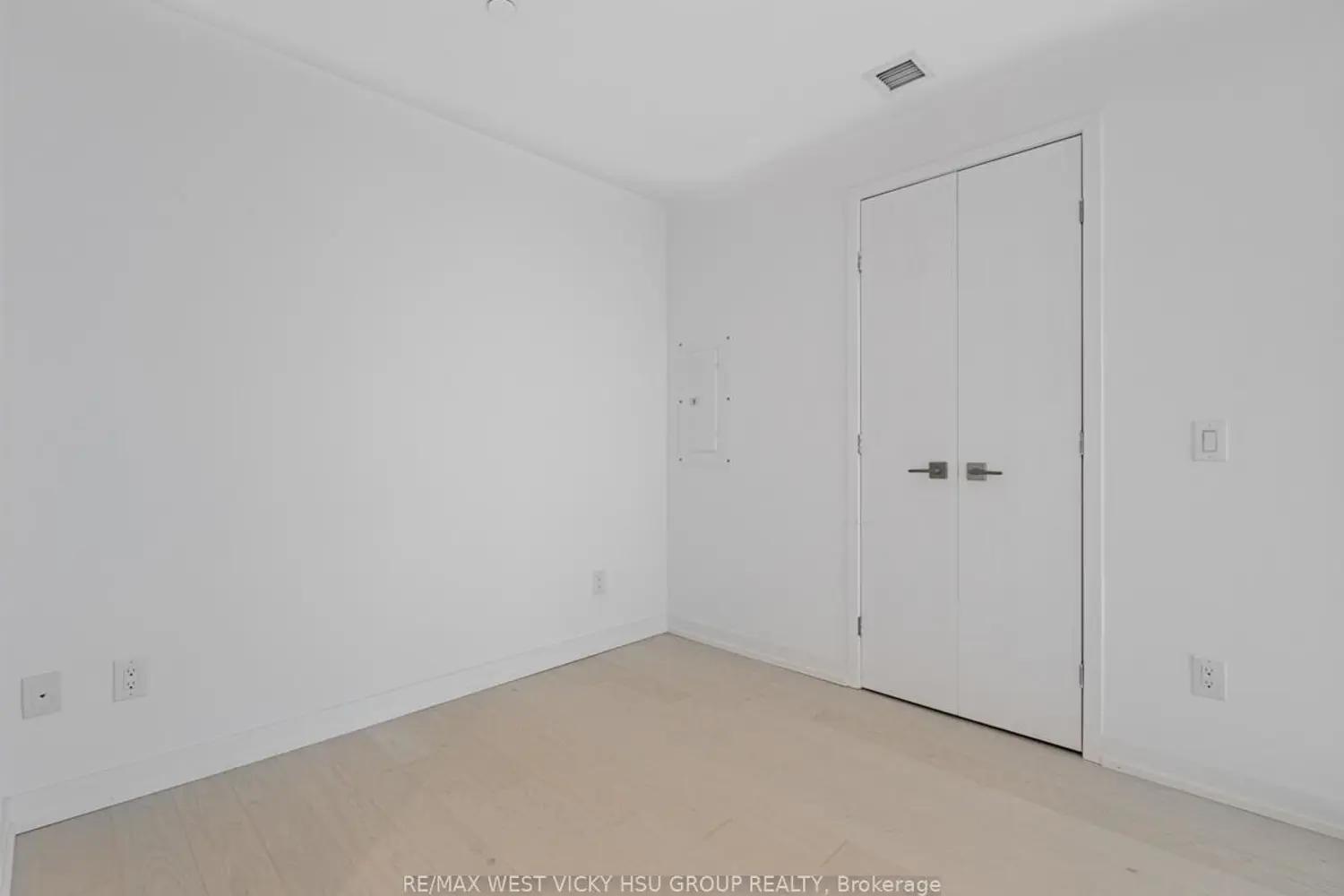 488 University Avenue 5202 photo 5