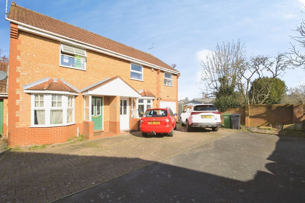 3 bed semi-detached house for saleFairchild Way, Peterborough PE1