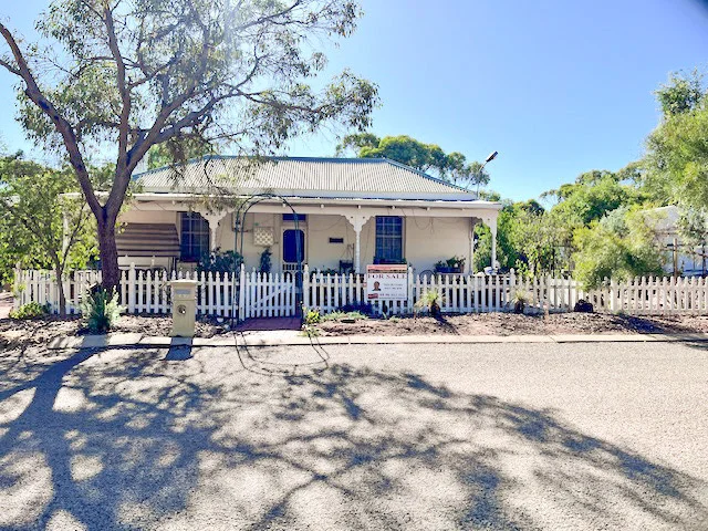 8 Thorn Street, York WA 6302