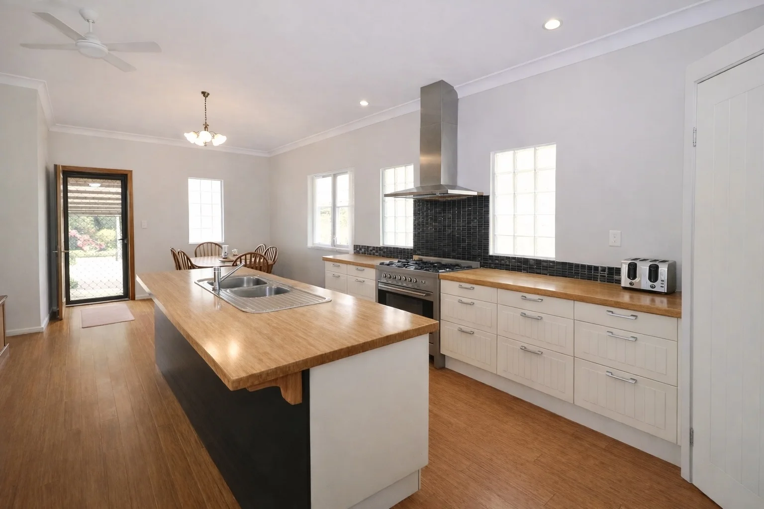 305 Mount Gardiner Road, Bemerside QLD 4850 photo 2