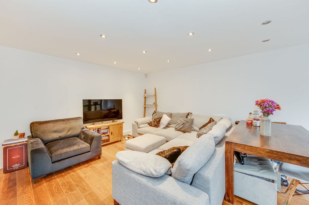 2 bed flat for saleWalkley Lane, Walkley S6 photo 2