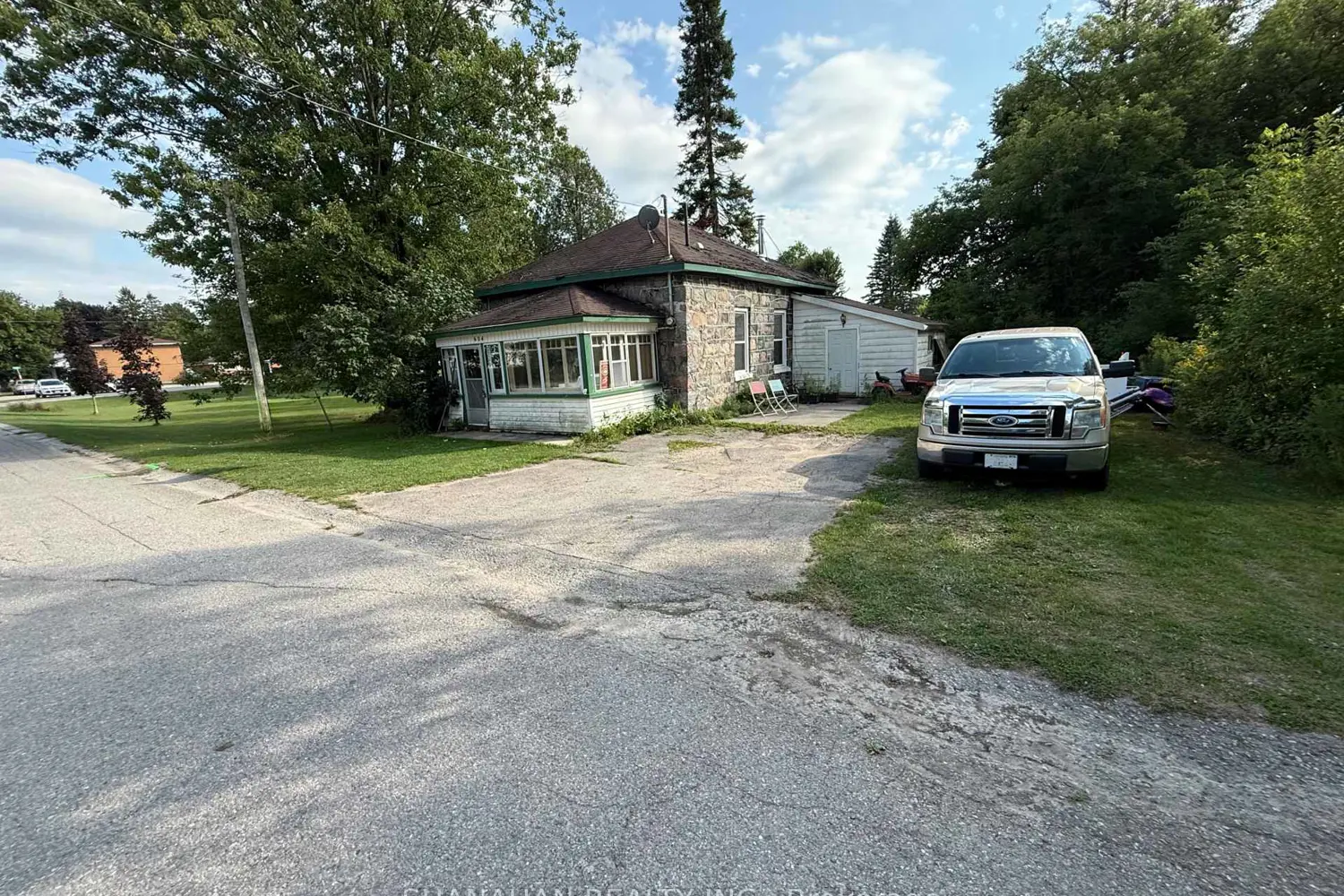 604 Gough Street photo 2