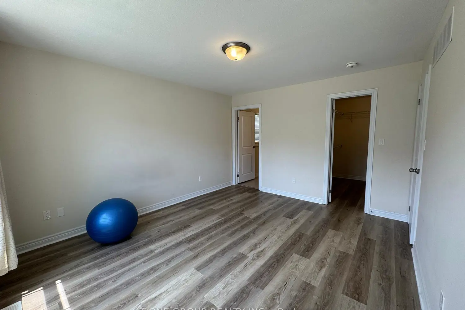116 Rothwell Gardens photo 3