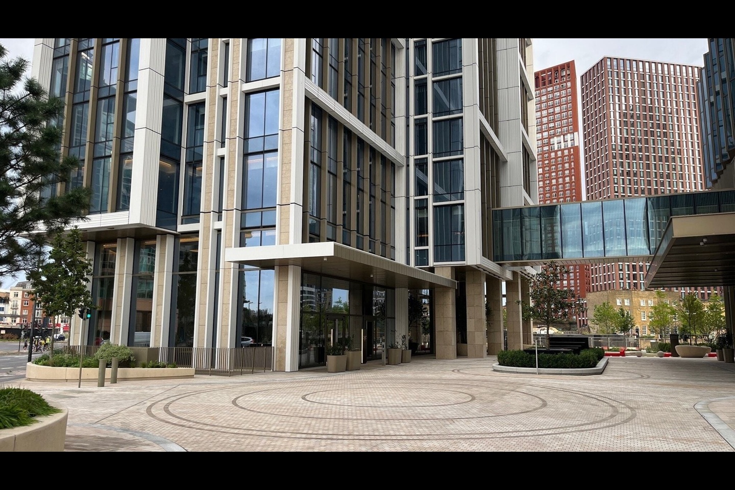 2 Bed Flat, Nine Elms Lane, SW8, N1 7GU photo 3