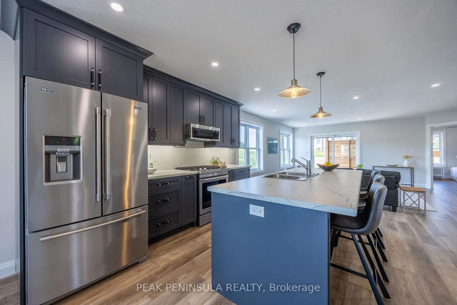 71 Hunter Drive photo 2