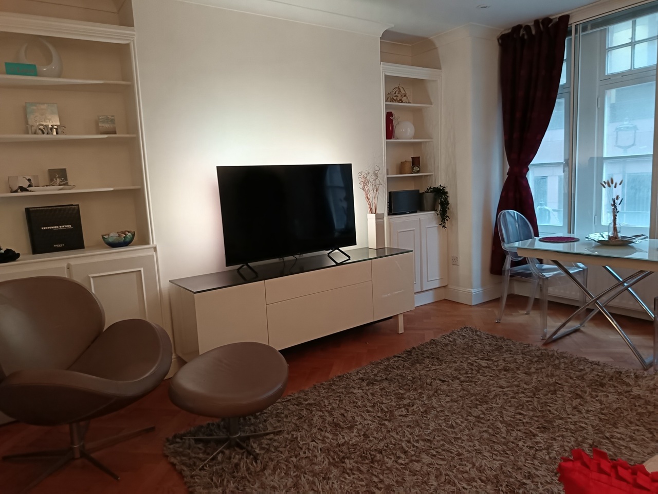 2 Bed Flat, Gilbert Street, W1K, N1 7GU photo 3