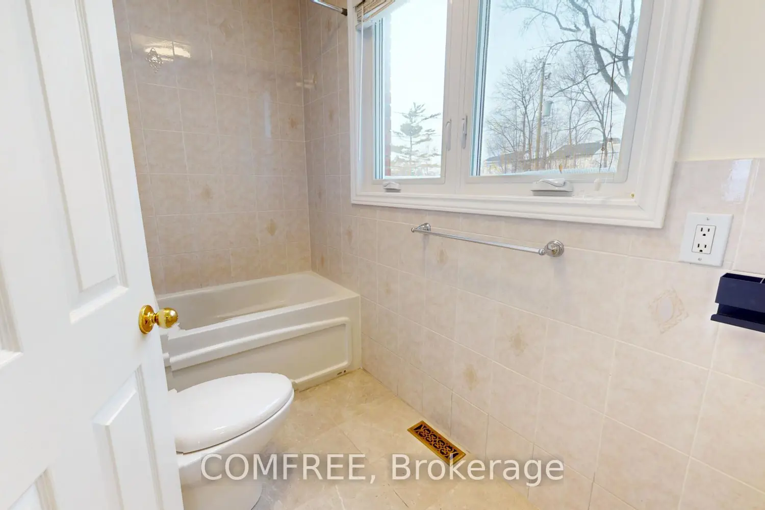 Additional image 10 of 25 Seguin Street