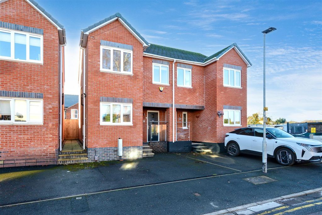 3 bed semi-detached house for saleBailey Street, Stapleford, Nottingham NG9