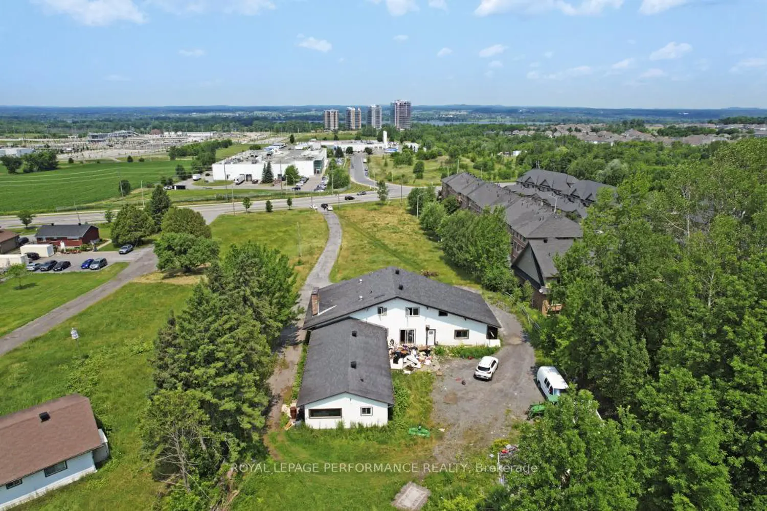 1016 Old Montreal Road