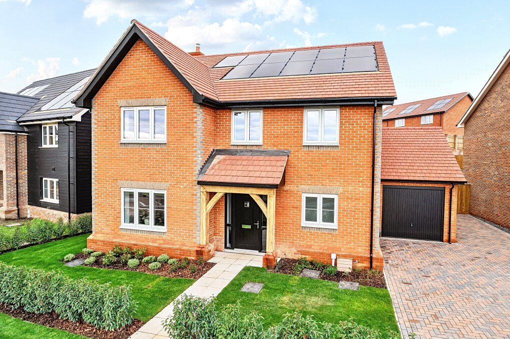 4 bed detached house for saleHackney Way, Mortimer Common, Reading, Berkshire RG7