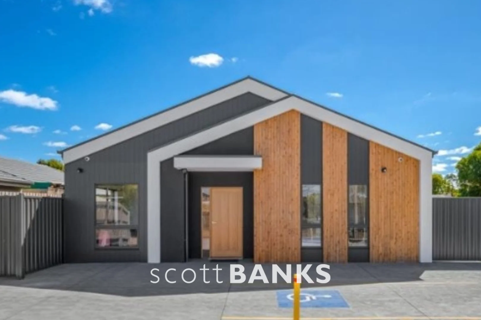 8/11 Raymond Street, Melton South VIC 3338