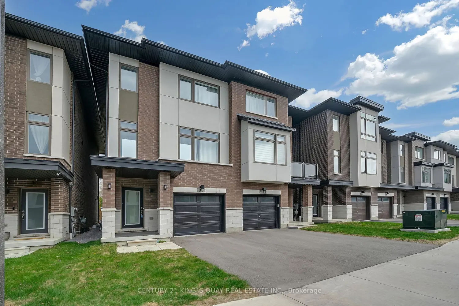 250 Finch Avenue 33 photo 2