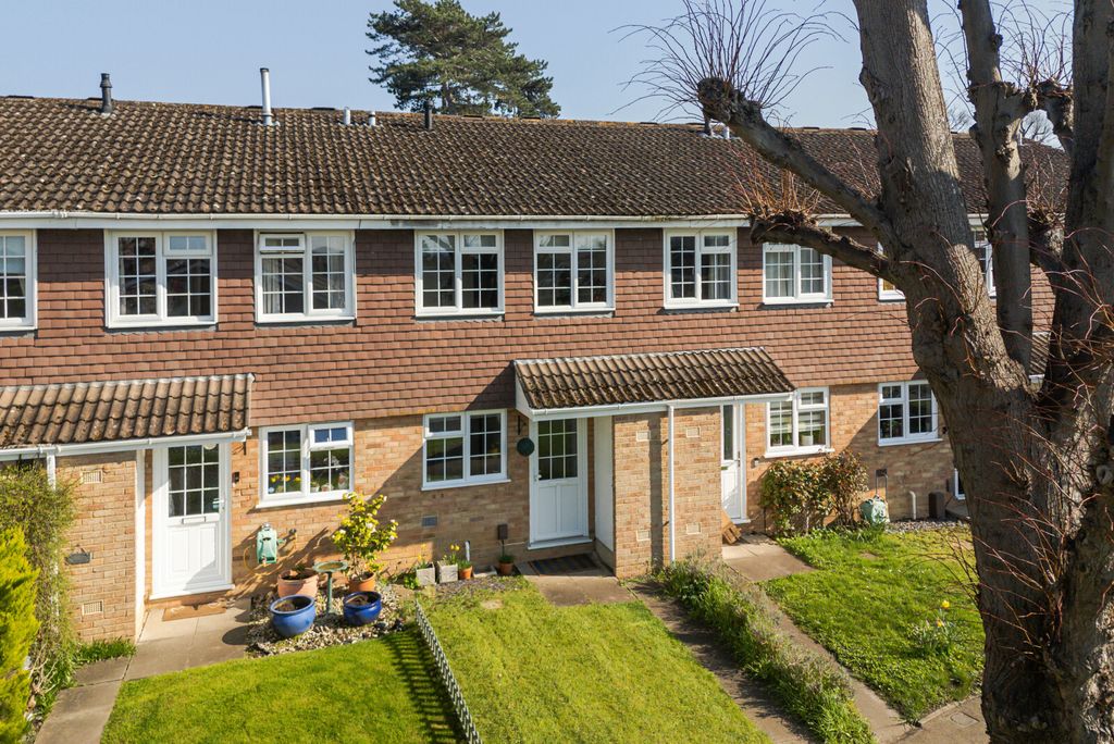 2 bed terraced house for saleHillcrest, Weybridge KT13