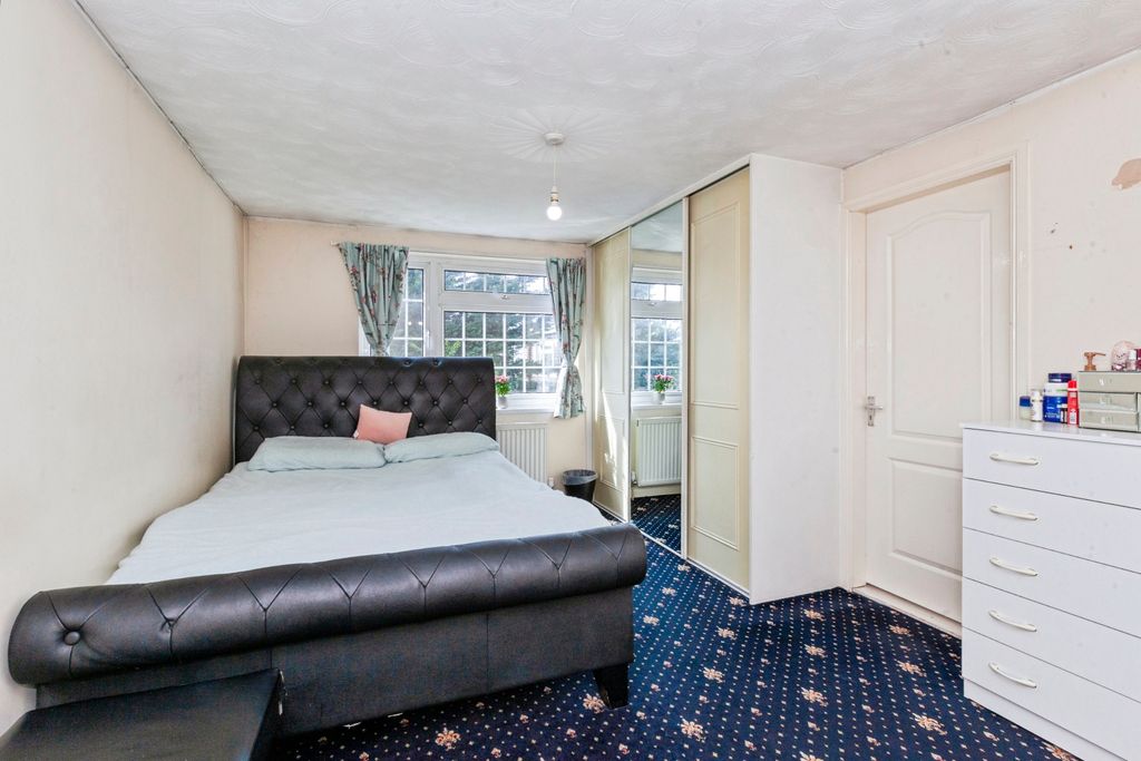 Additional image 10 of 5 bed detached house for saleStation Road, Slough SL1