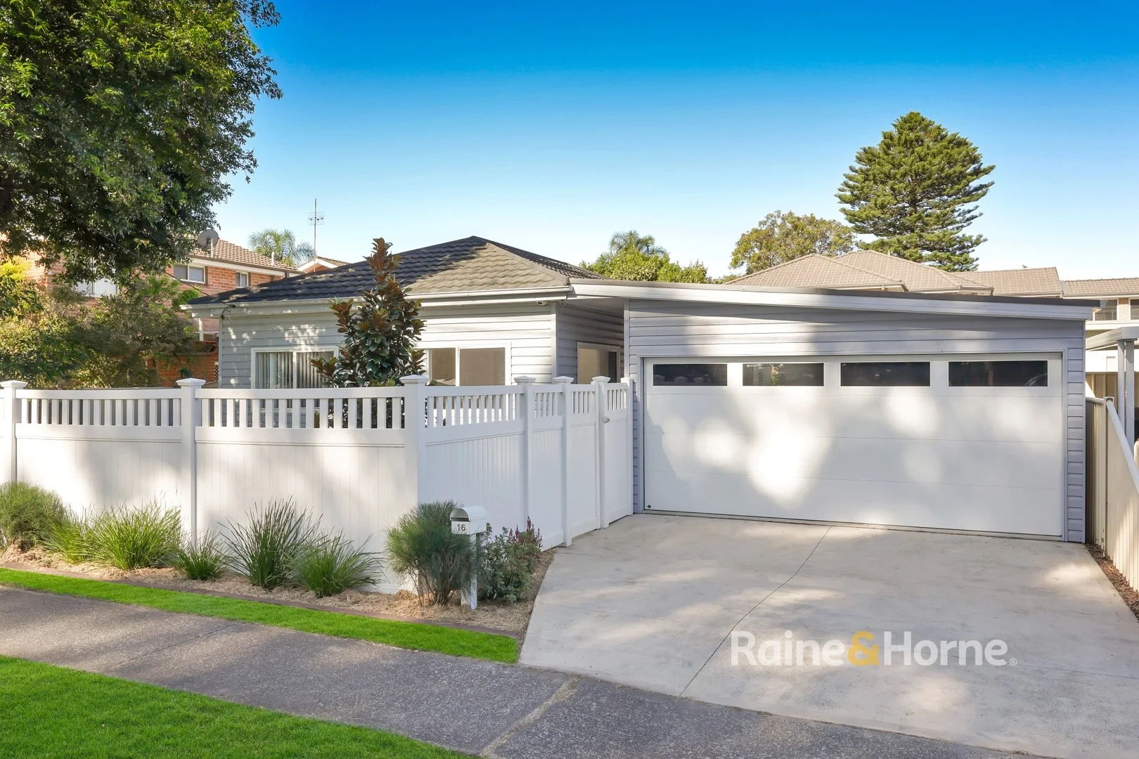16 Picnic Parade, Ettalong Beach NSW 2257