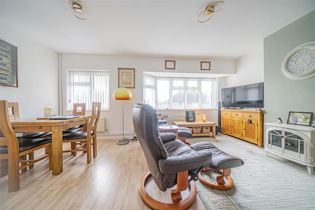 2 bed flat for saleGranby Close, Weymouth DT4