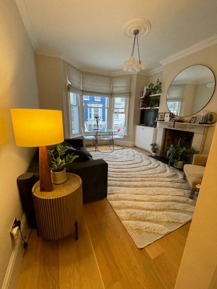 1 Bed Flat, Halford Road, SW6, N1 7GU