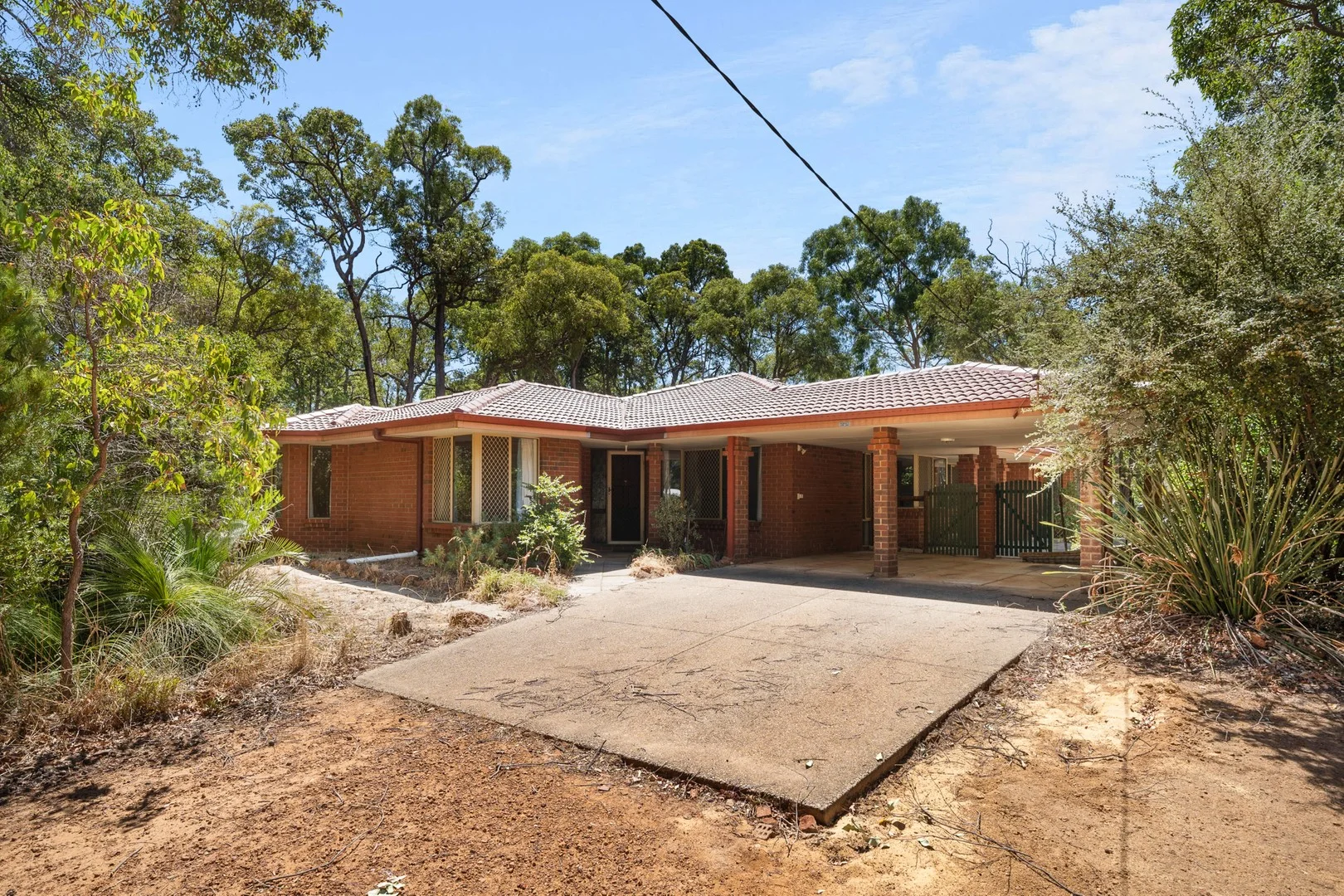 8 Hall Road, Roleystone WA 6111