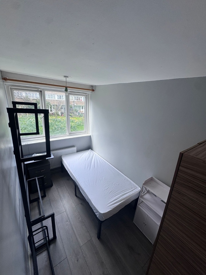 Room in a Shared House, Clark St, E1, N1 7GU photo 4