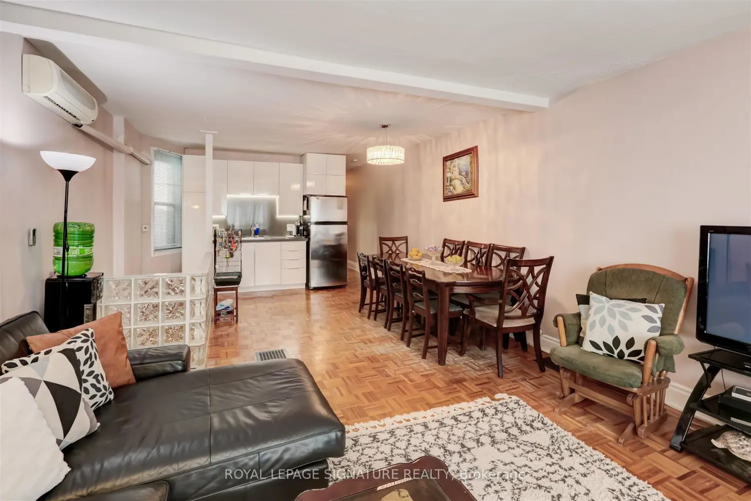 3142 Dundas Street photo 3