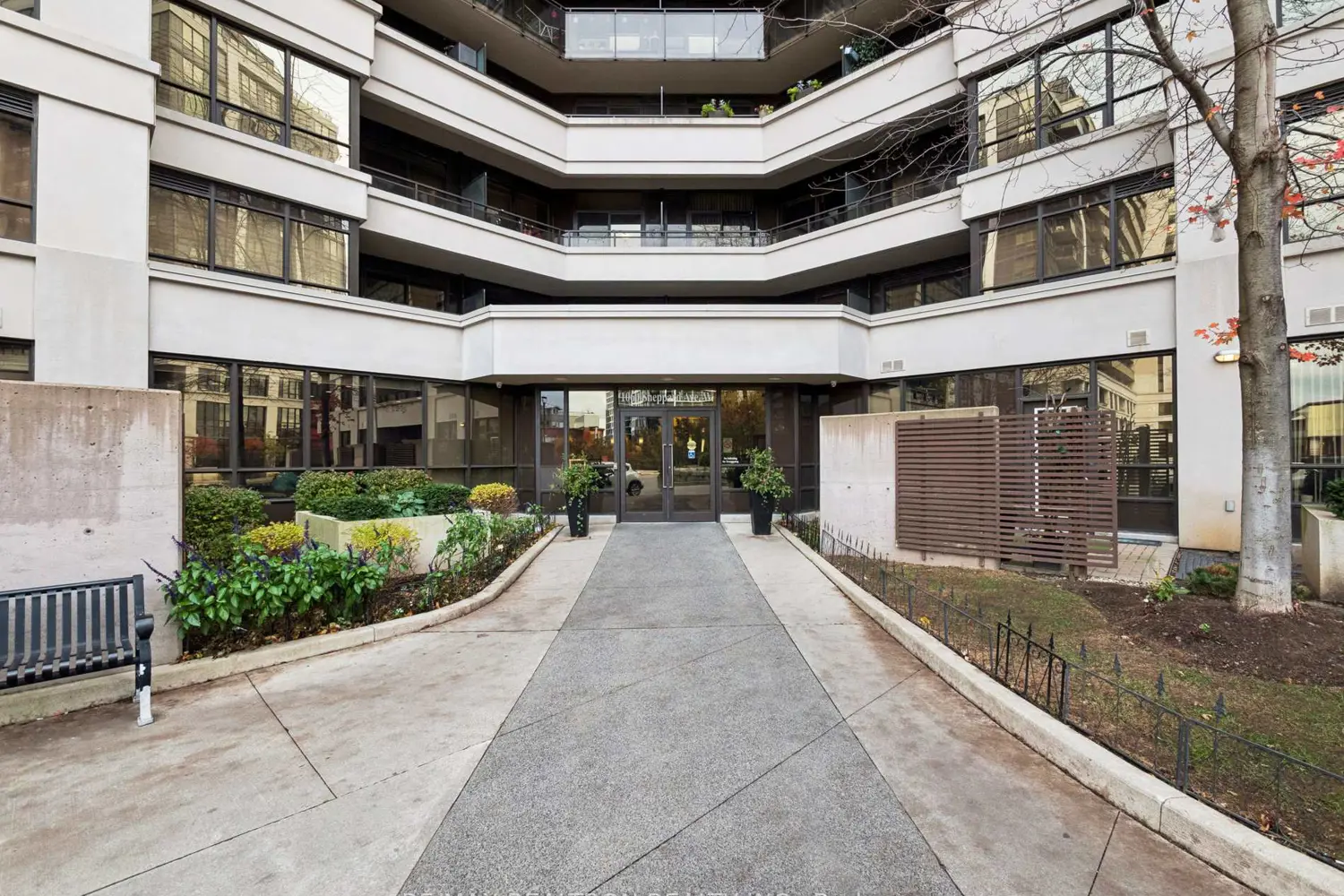 1060 Sheppard Avenue 109 photo 3