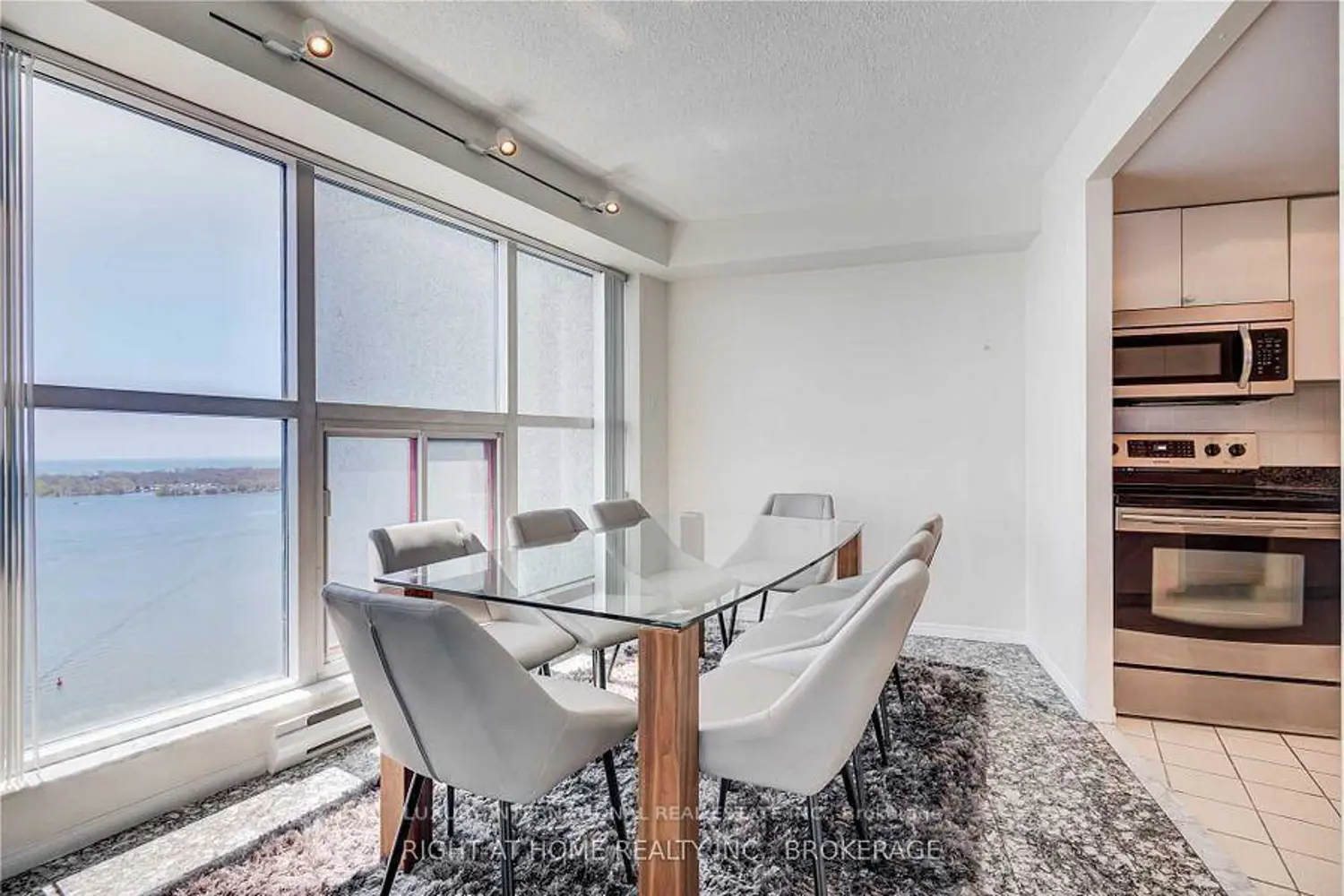99 Harbour Square 3106 photo 5