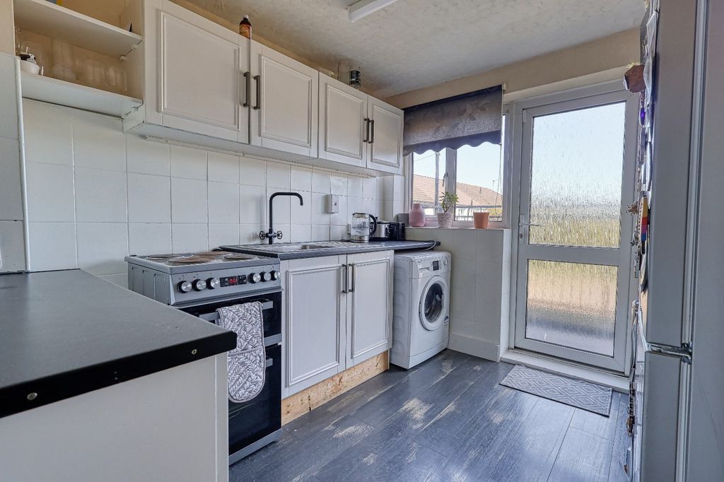 Additional image 4 of 2 bed flat for saleSouthfield Road, Scunthorpe DN16