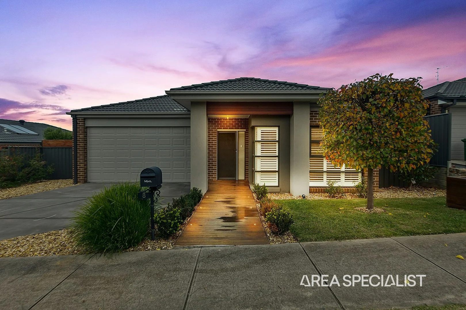 8 Ontario Drive, Pakenham VIC 3810