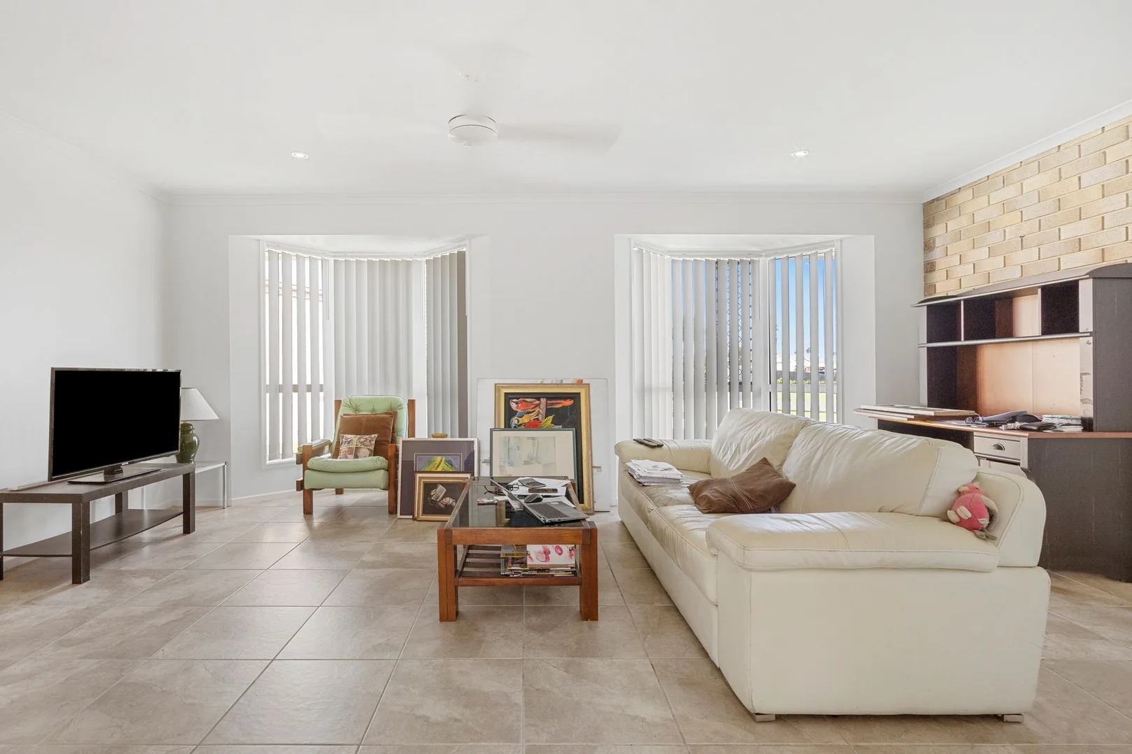 Additional image 9 of 11 Chiltern Place, Sandstone Point QLD 4511