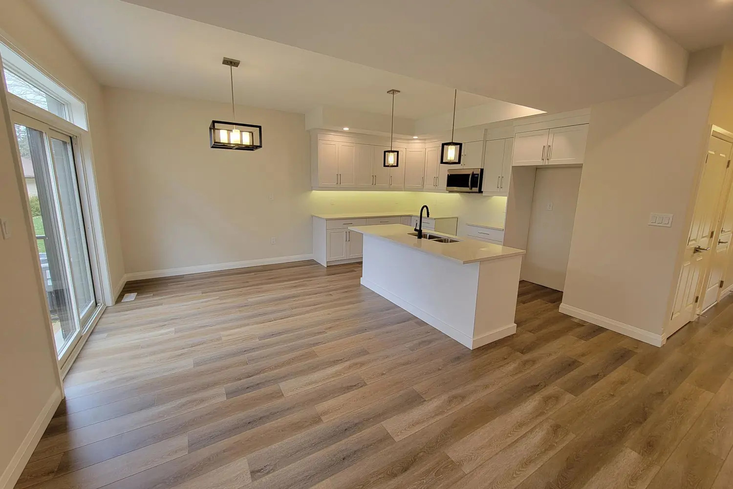 549 Albert Street photo 4