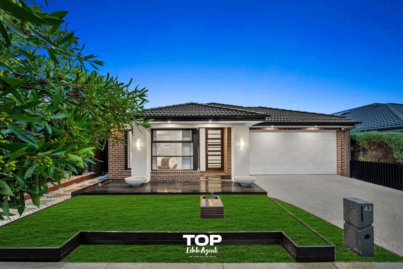 43 Simmental Drive, Clyde North VIC 3978