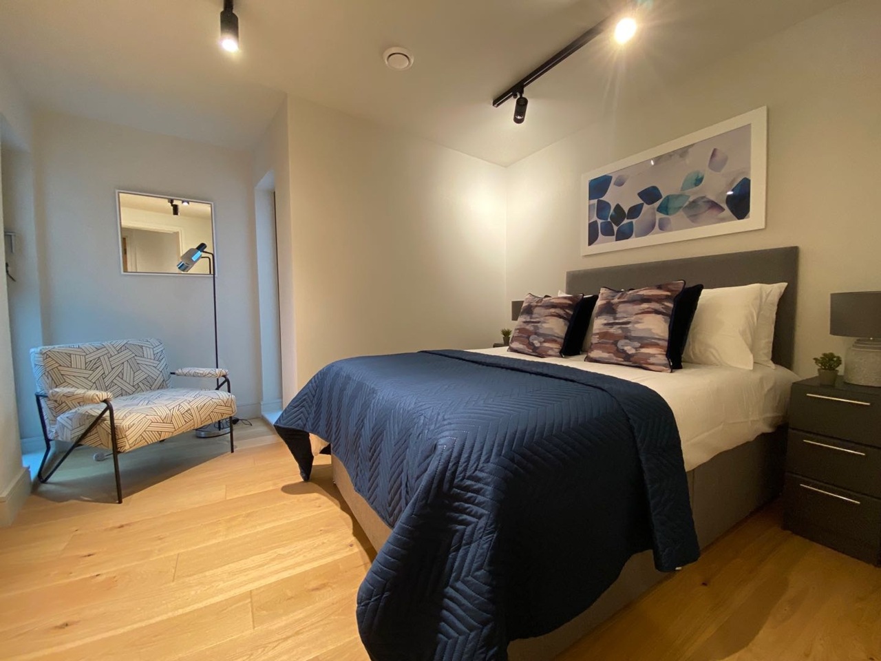 2 Bed Flat, Tower Bridge Road, SE1, N1 7GU photo 4