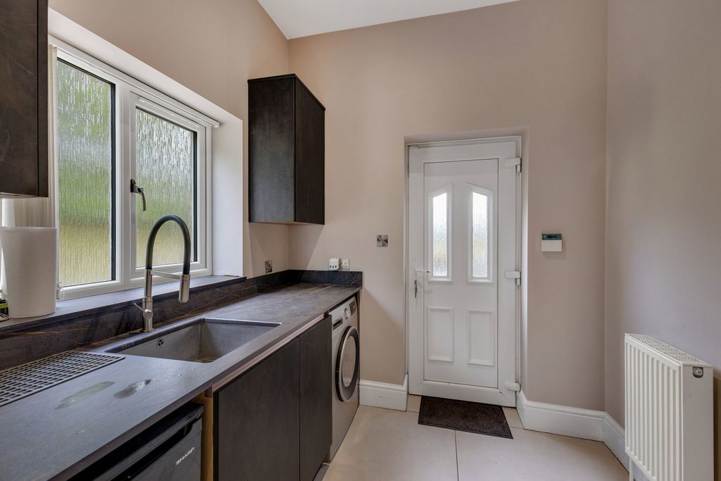 Additional image 8 of 5 bed detached house for saleHolling Moor Lane, Wickersley, Rotherham S66