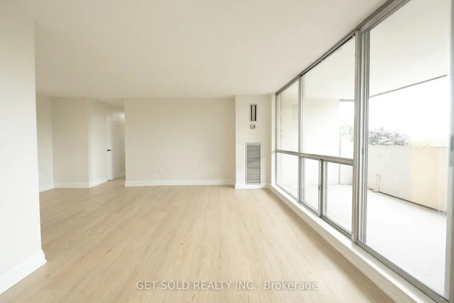 120 Dundalk Drive 405 photo 3