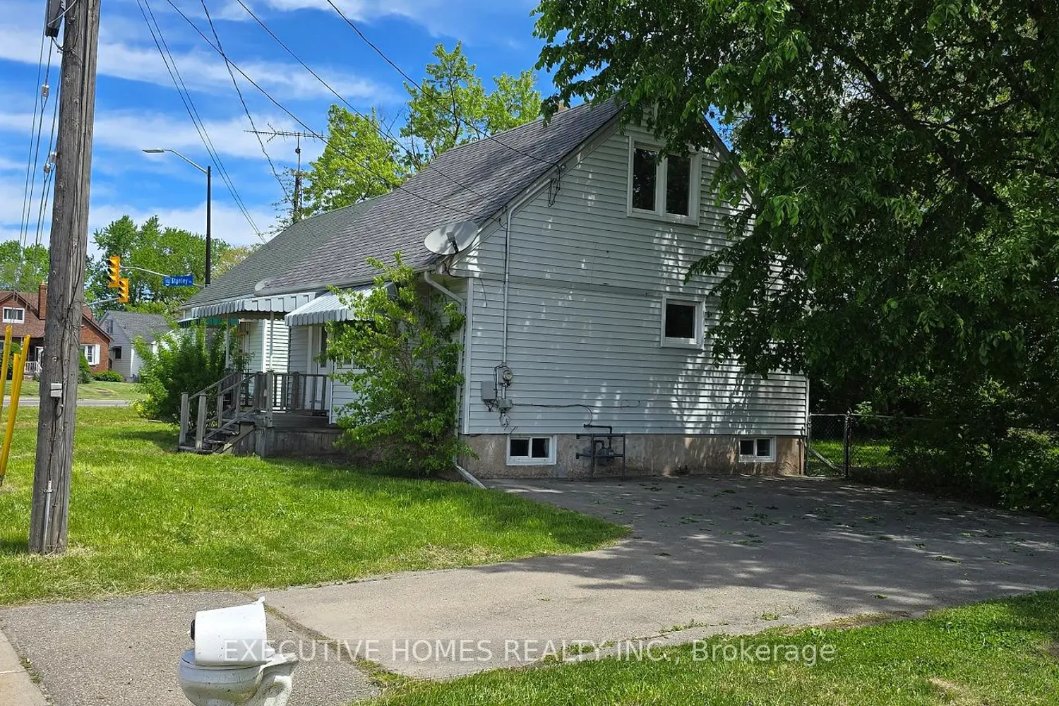 5176 Stanley Avenue photo 2