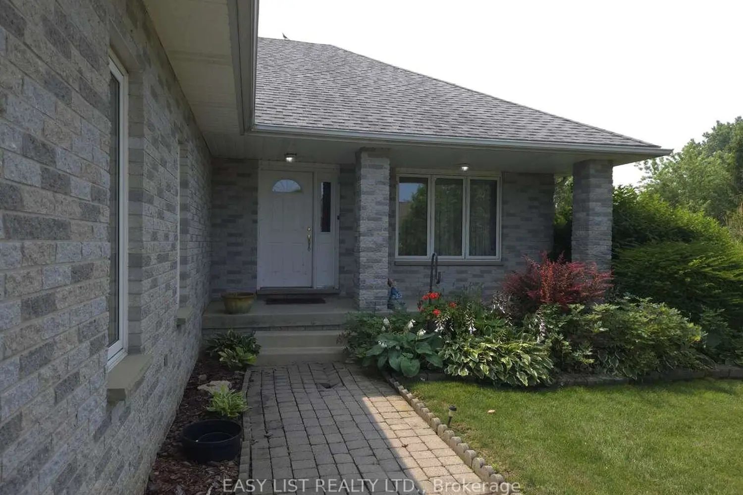 4335 Bluepoint Drive photo 2