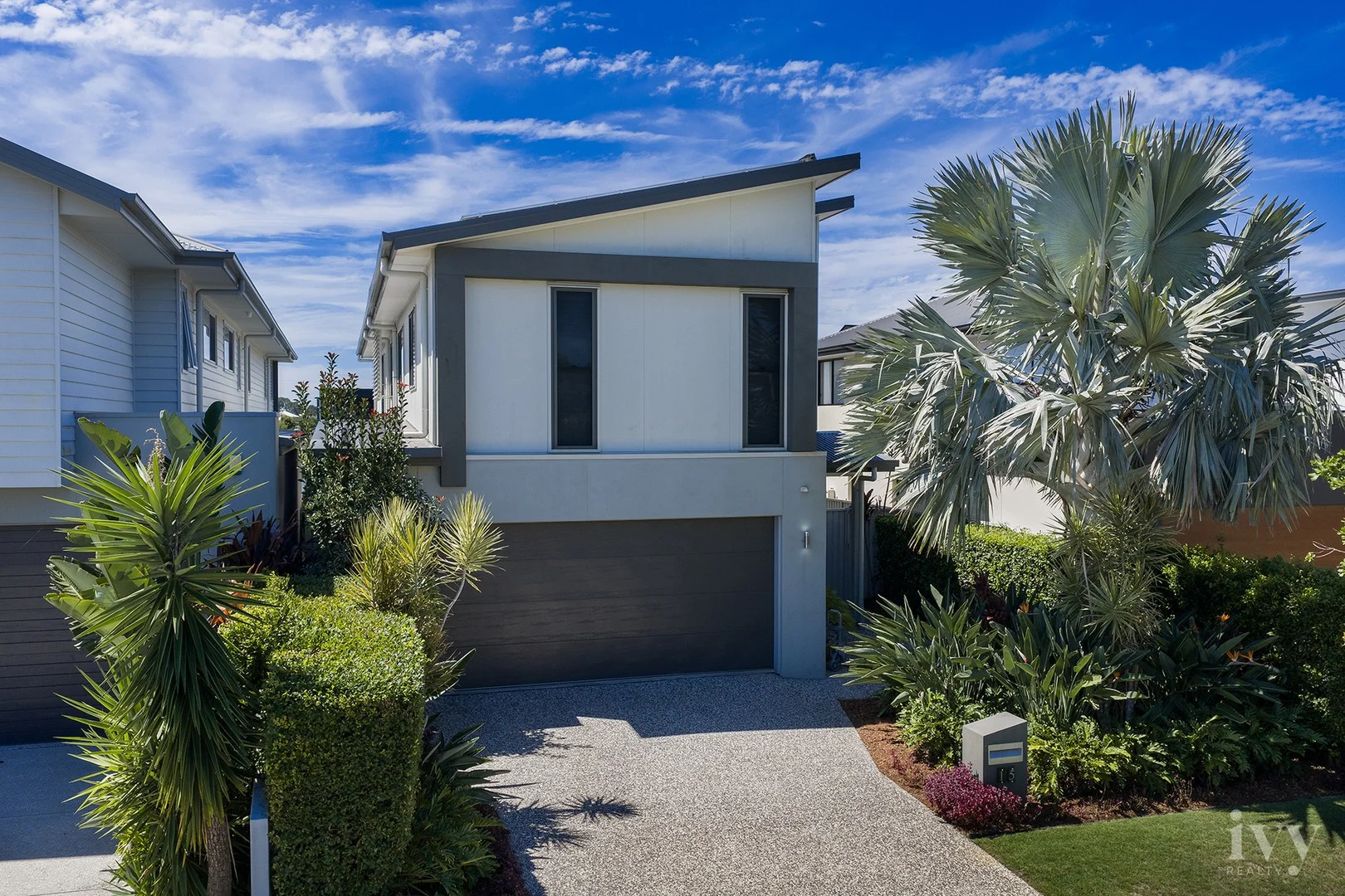 15 Waters Close, Hope Island QLD 4212