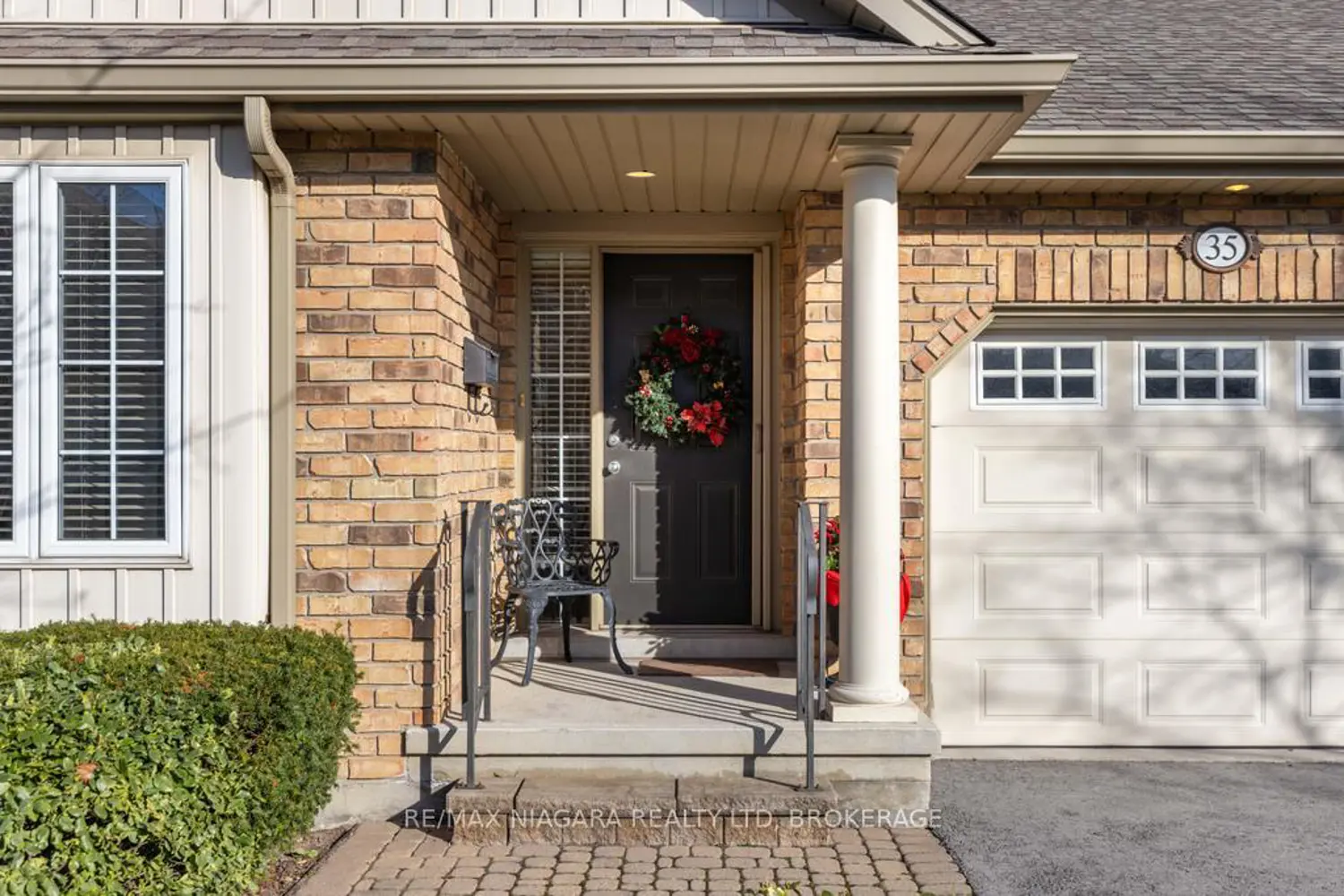 605 Welland Avenue 35